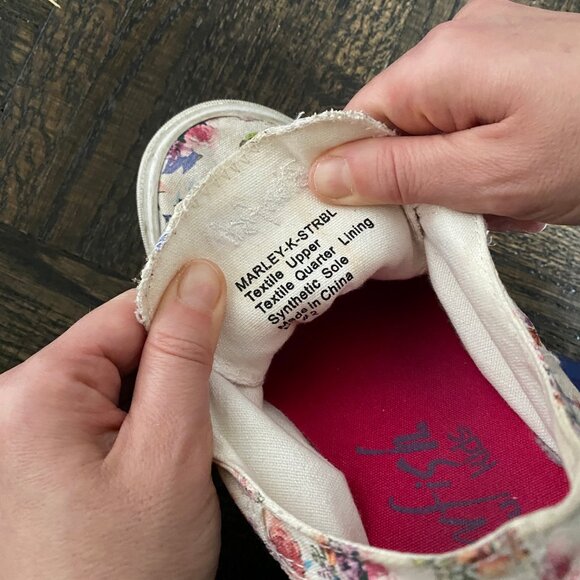 Blowfish Malibu Kids - size 2 slide-on canvas sneakers - Picture 7 of 11